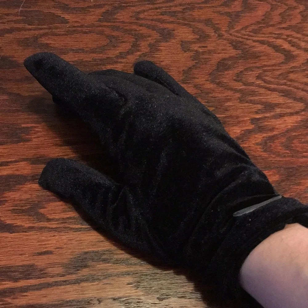 Single Marc New York right velvet glove